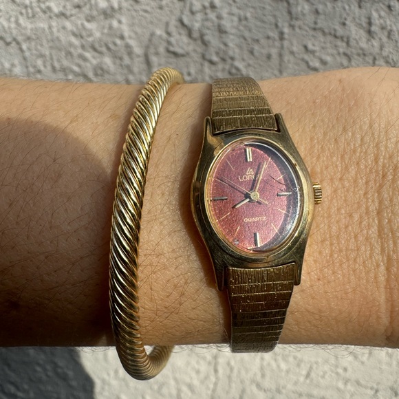 Vtg Lorus Teardrop Gold Tone Quartz Cocktail Watch - Picture 9 of 9